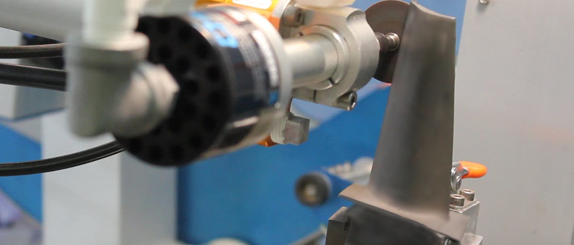 Robot using cutoff saw on turbine blade